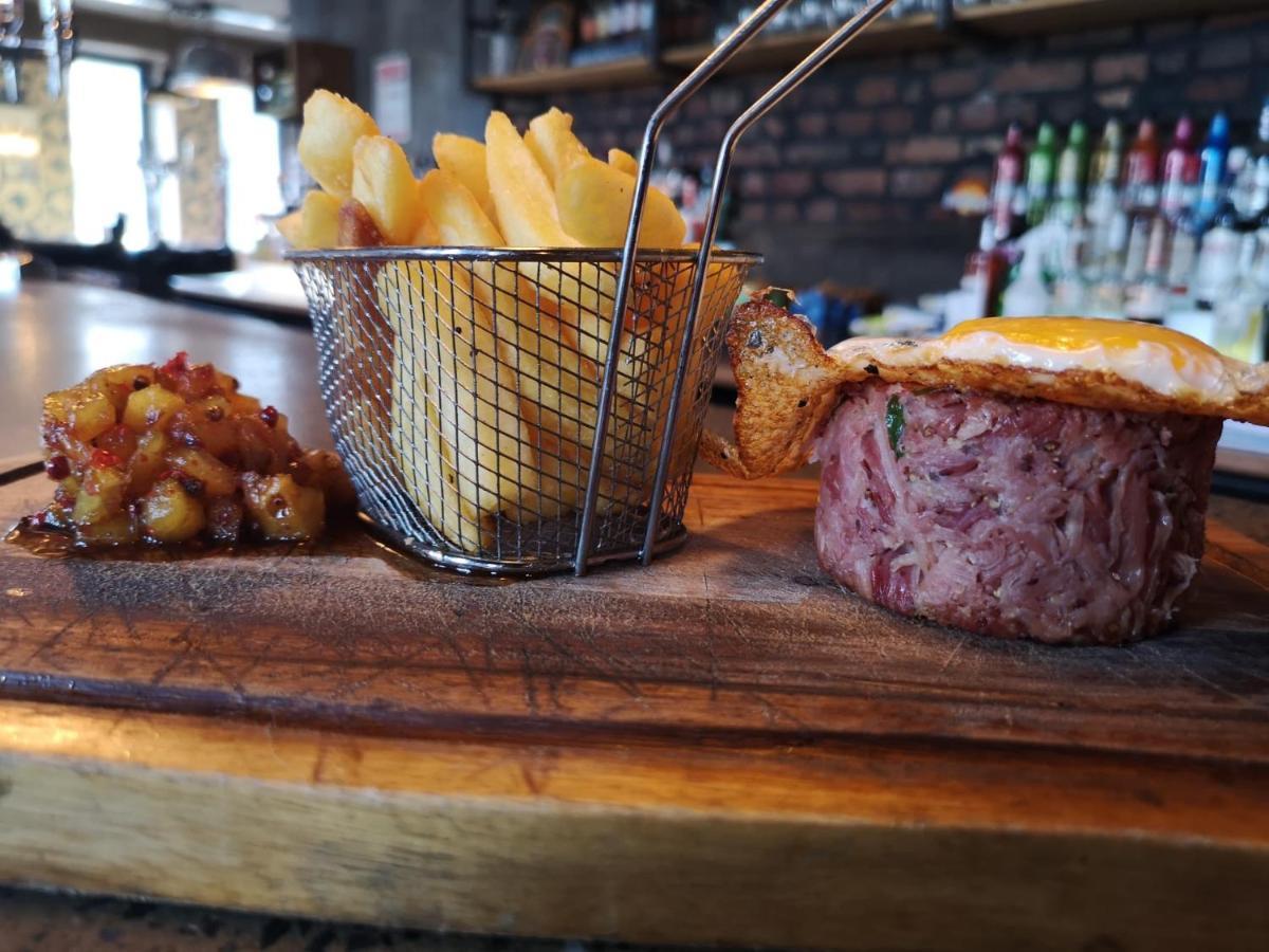 Cardiff Arms Bistro & Hotel Treorky 外观 照片