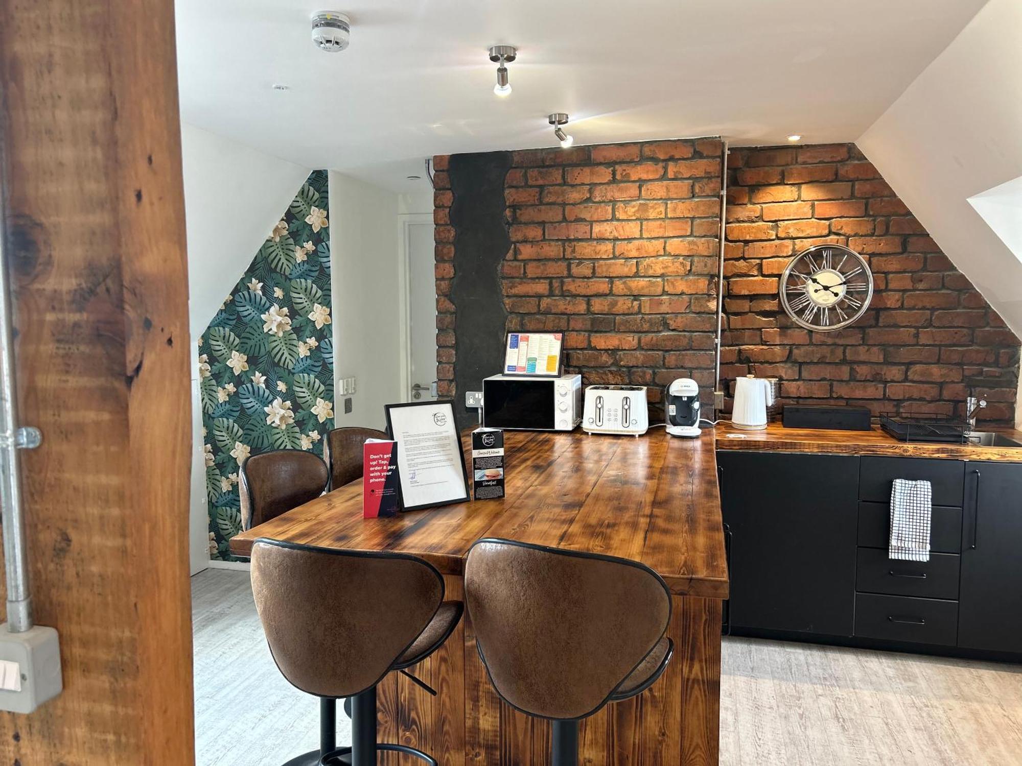 Cardiff Arms Bistro & Hotel Treorky 外观 照片